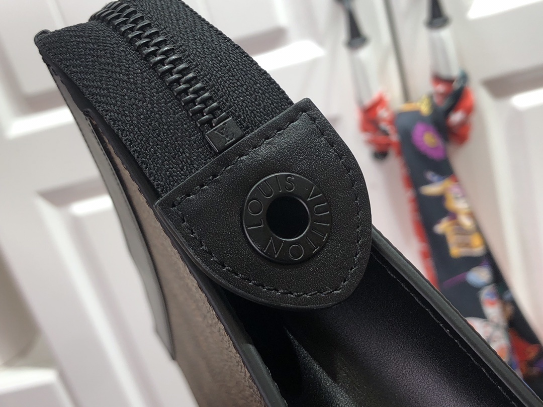 LV POCHETTE VOYAGE M80792 