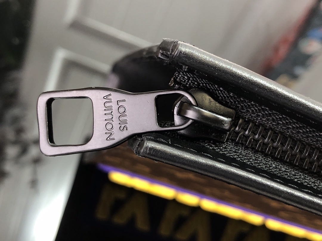 LV POCHETTE VOYAGE M80792 