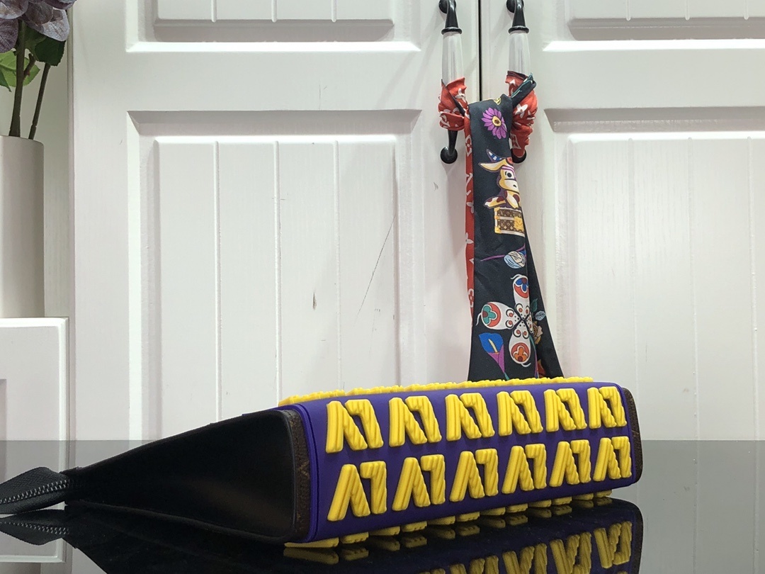 LV POCHETTE VOYAGE M80792 