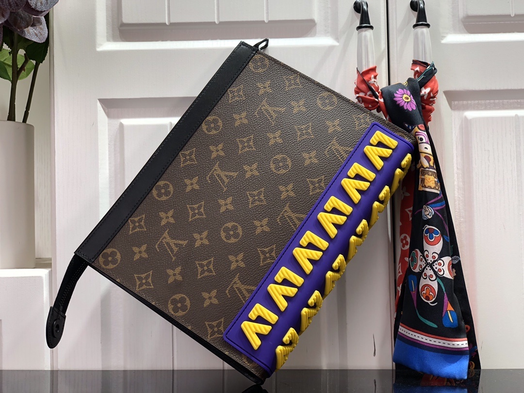 LV POCHETTE VOYAGE M80792 