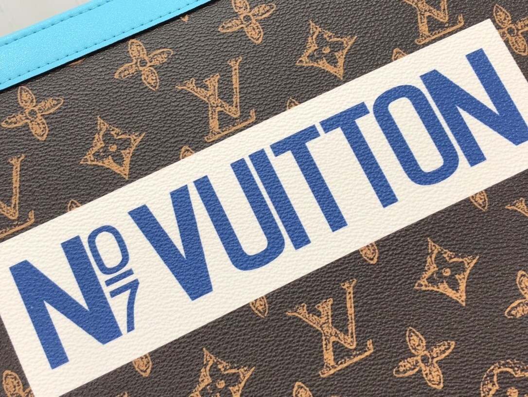 LV POCHETTE VOYAGE M81204