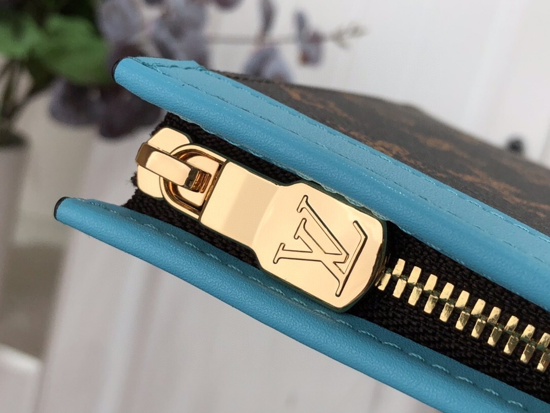 LV POCHETTE VOYAGE M81204