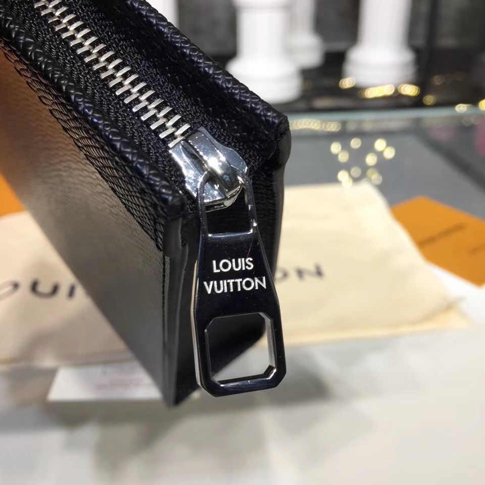 LV POCHETTE VOYAGE MM M30675