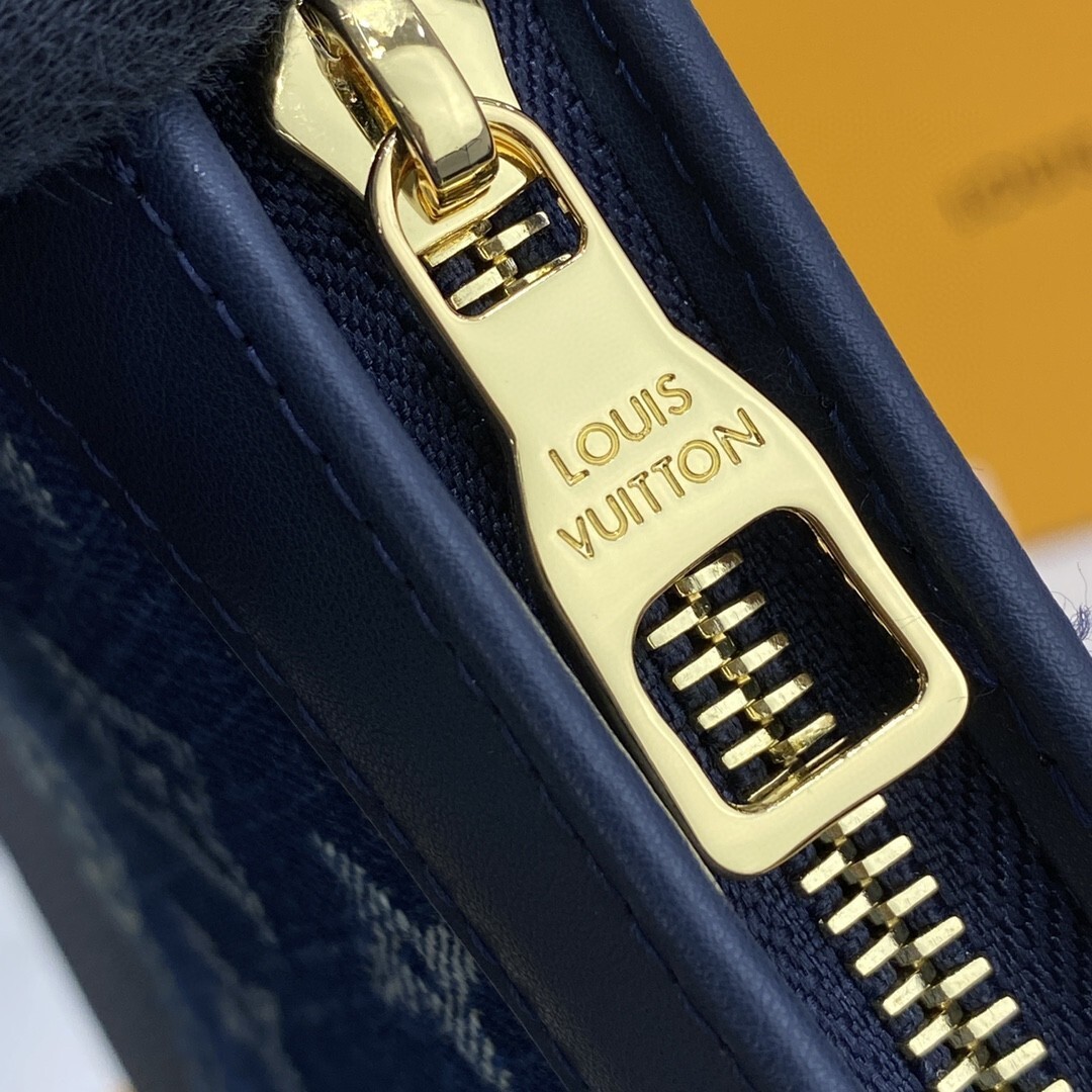 LV POCHETTE VOYAGE MM M45961