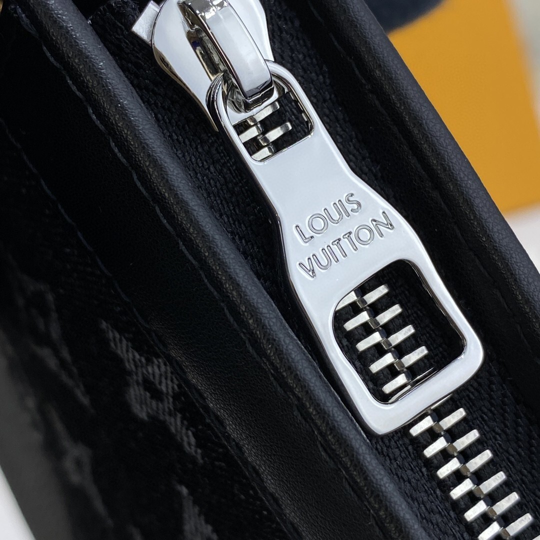 LV POCHETTE VOYAGE MM M45961