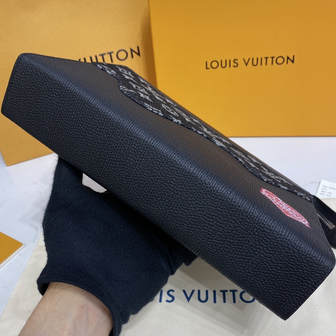 LV POCHETTE VOYAGE MM M45961