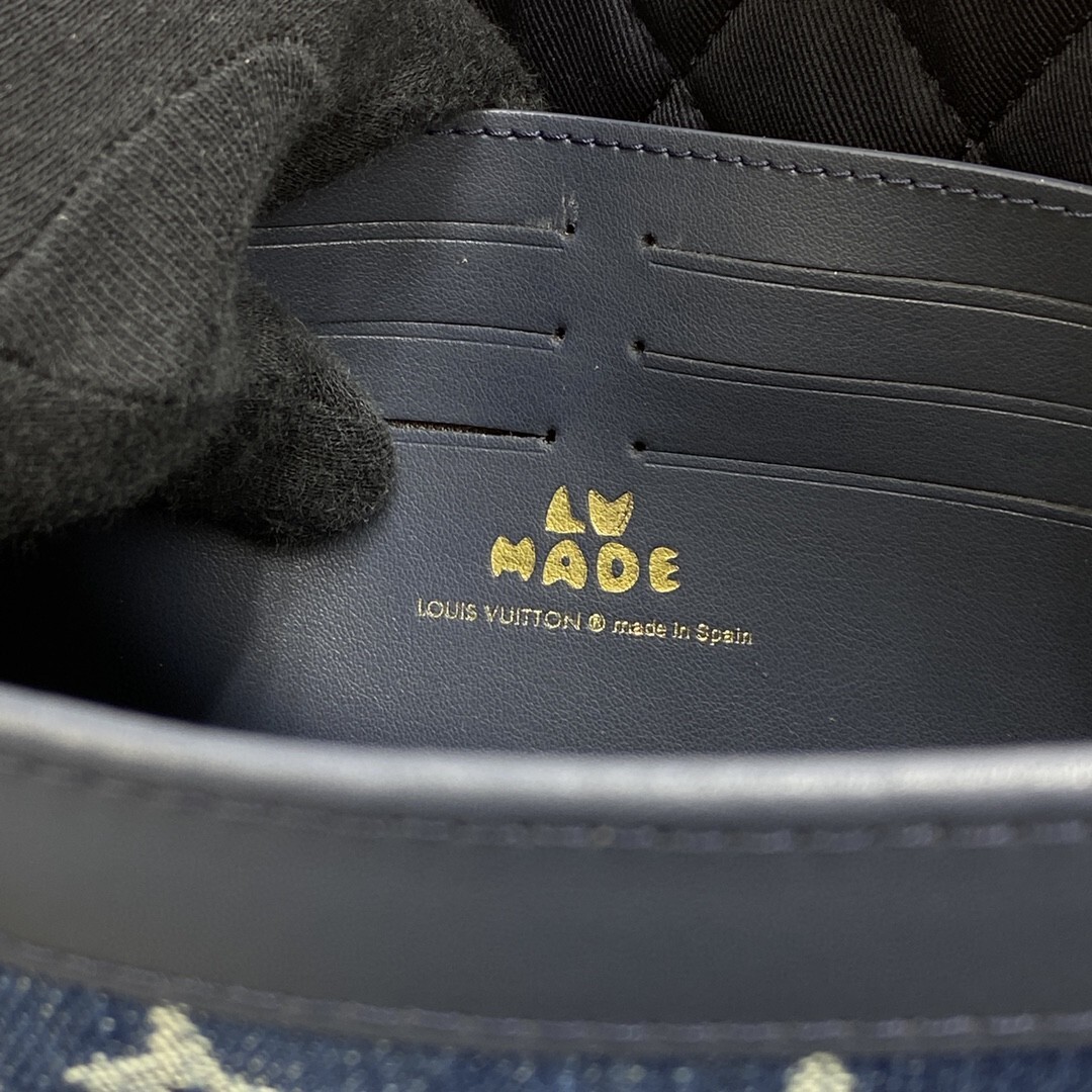 LV POCHETTE VOYAGE MM M45961