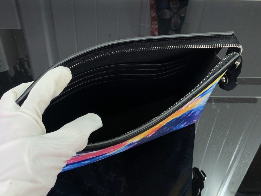 LV POCHETTE VOYAGE MM M47542JG