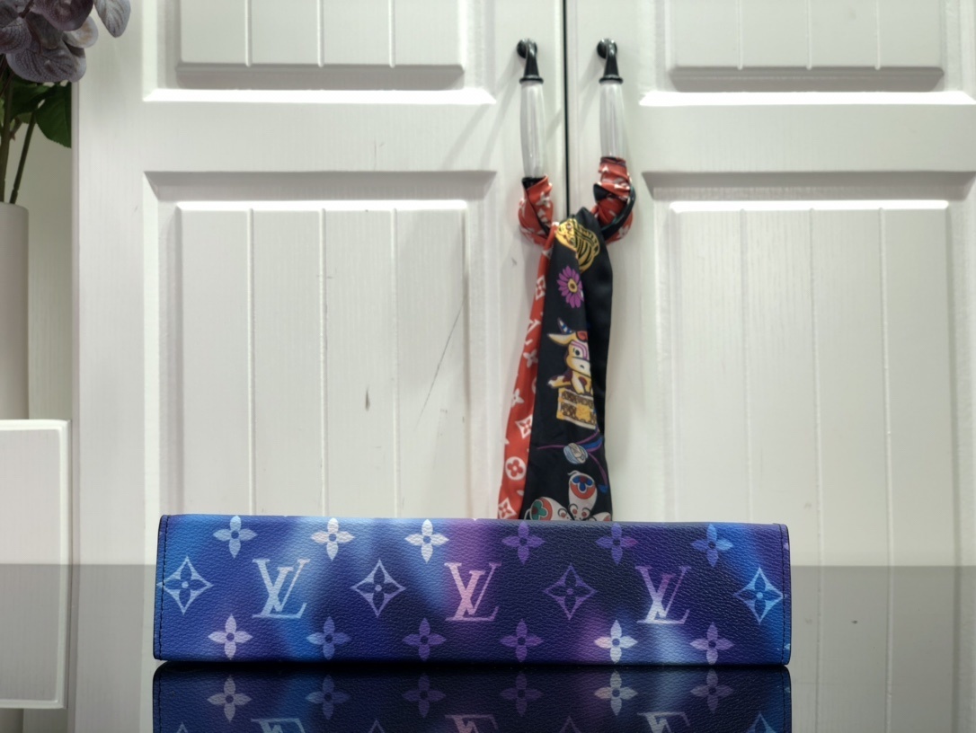 LV POCHETTE VOYAGE MM M47542JG