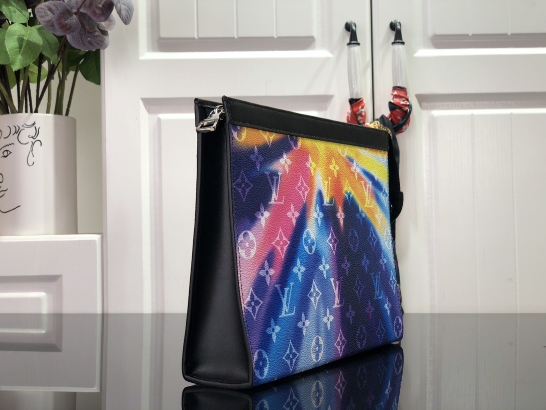 LV POCHETTE VOYAGE MM M47542JG