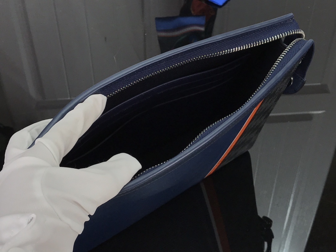 LV POCHETTE VOYAGE MM M56827