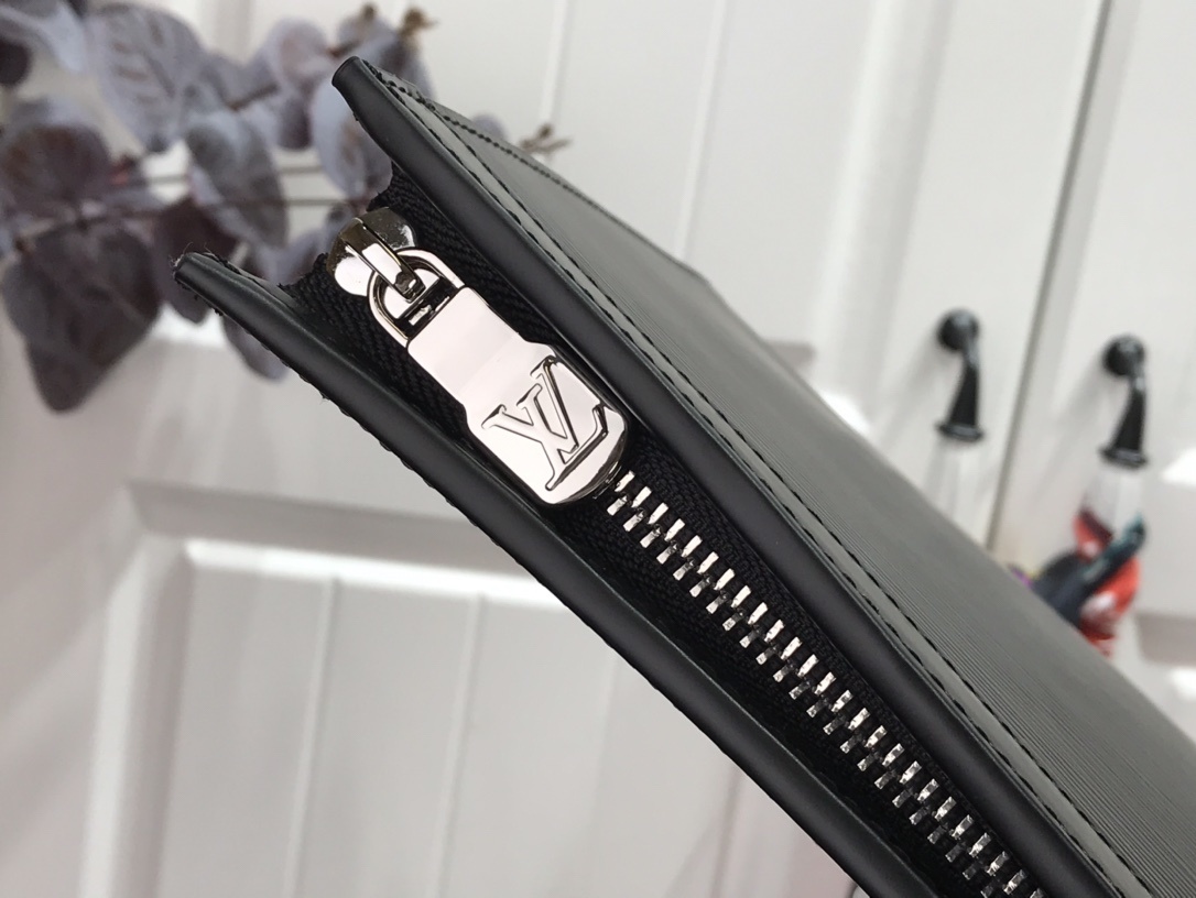 LV POCHETTE VOYAGE MM M56827