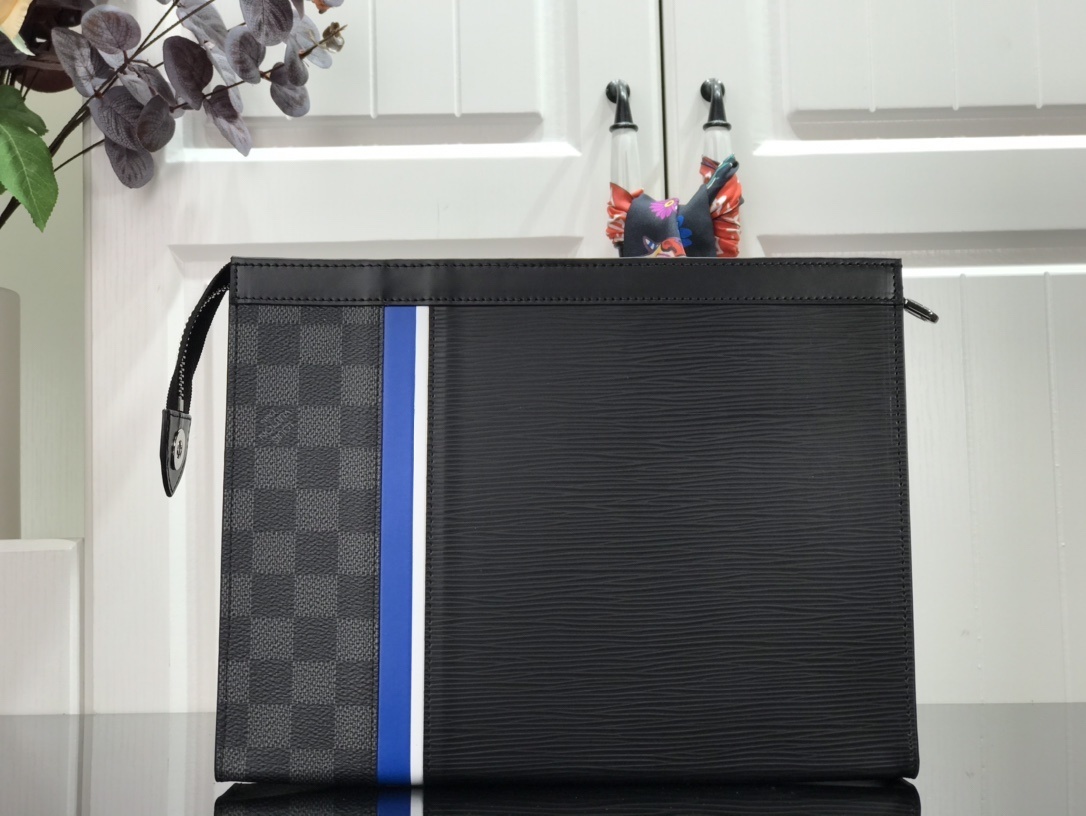 LV POCHETTE VOYAGE MM M56827