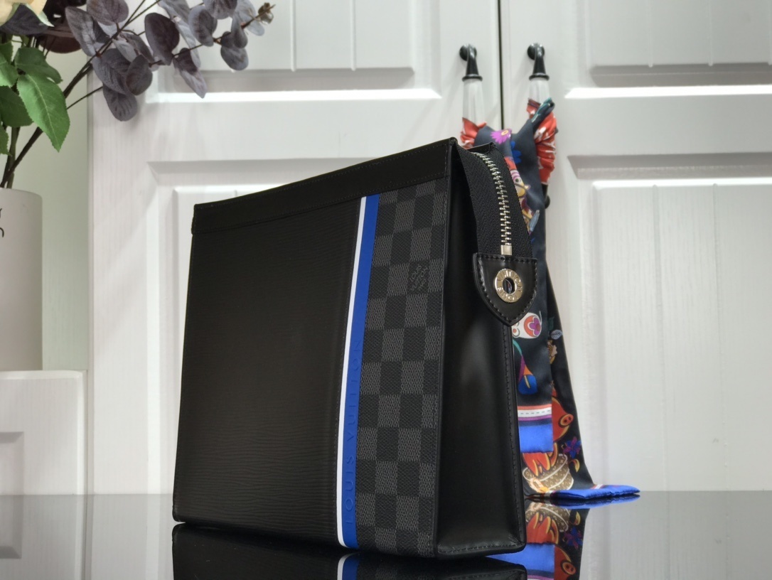 LV POCHETTE VOYAGE MM M56827