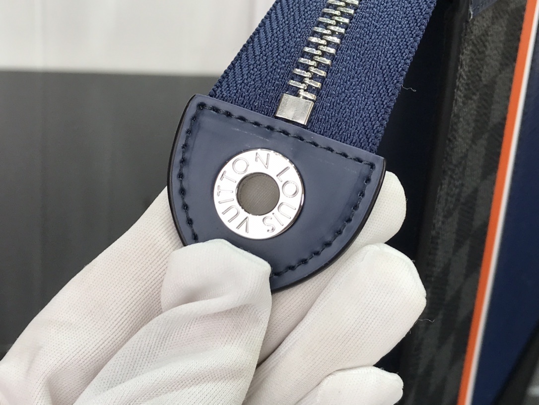 LV POCHETTE VOYAGE MM M56827