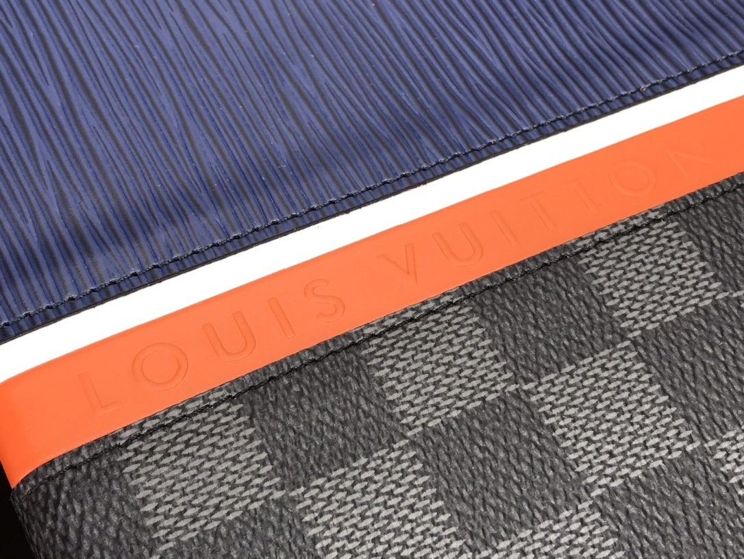 LV POCHETTE VOYAGE MM M56827