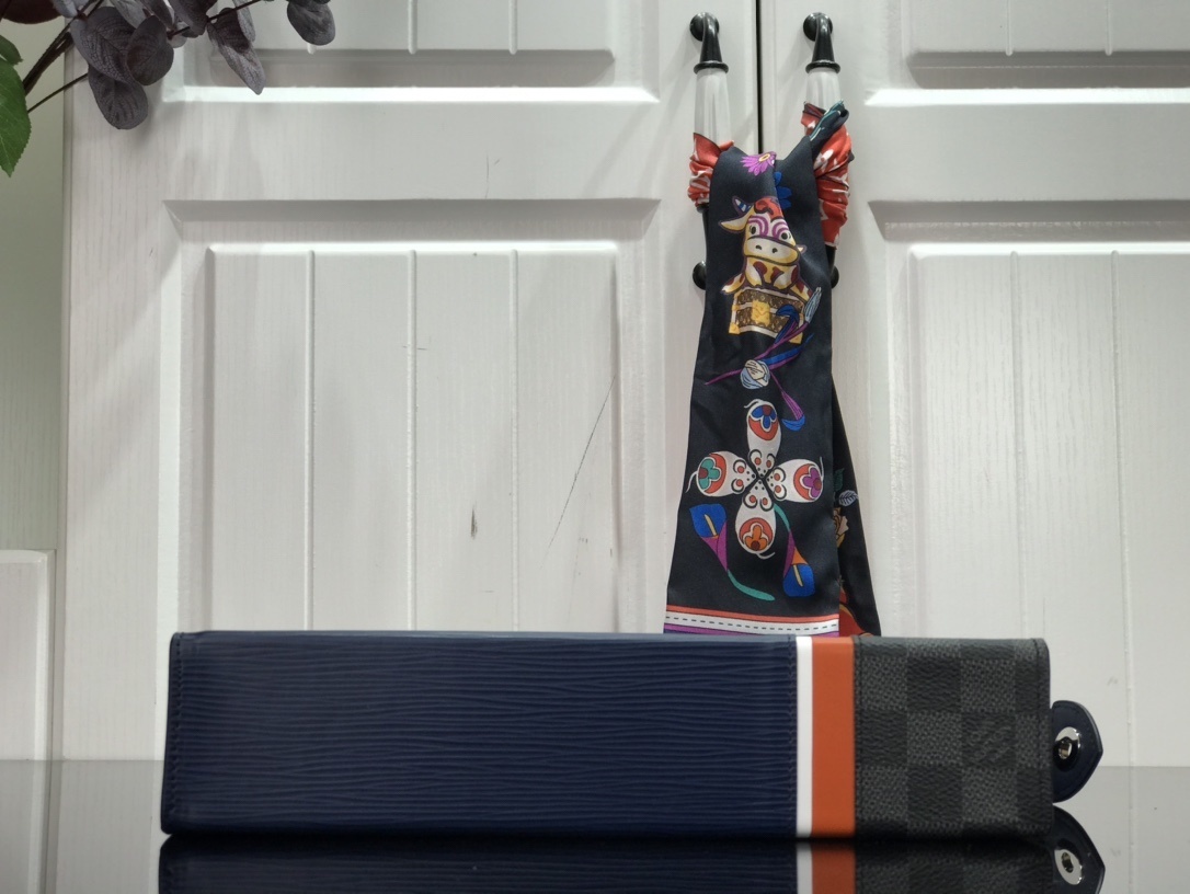 LV POCHETTE VOYAGE MM M56827