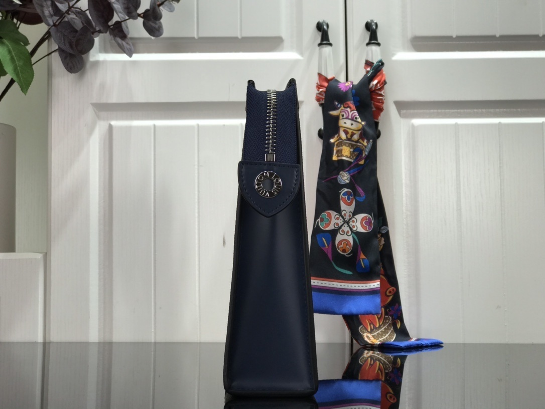 LV POCHETTE VOYAGE MM M56827