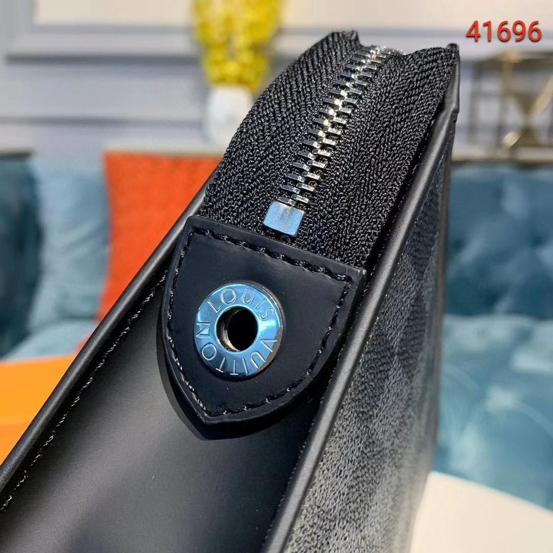 LV POCHETTE VOYAGE MM M61692