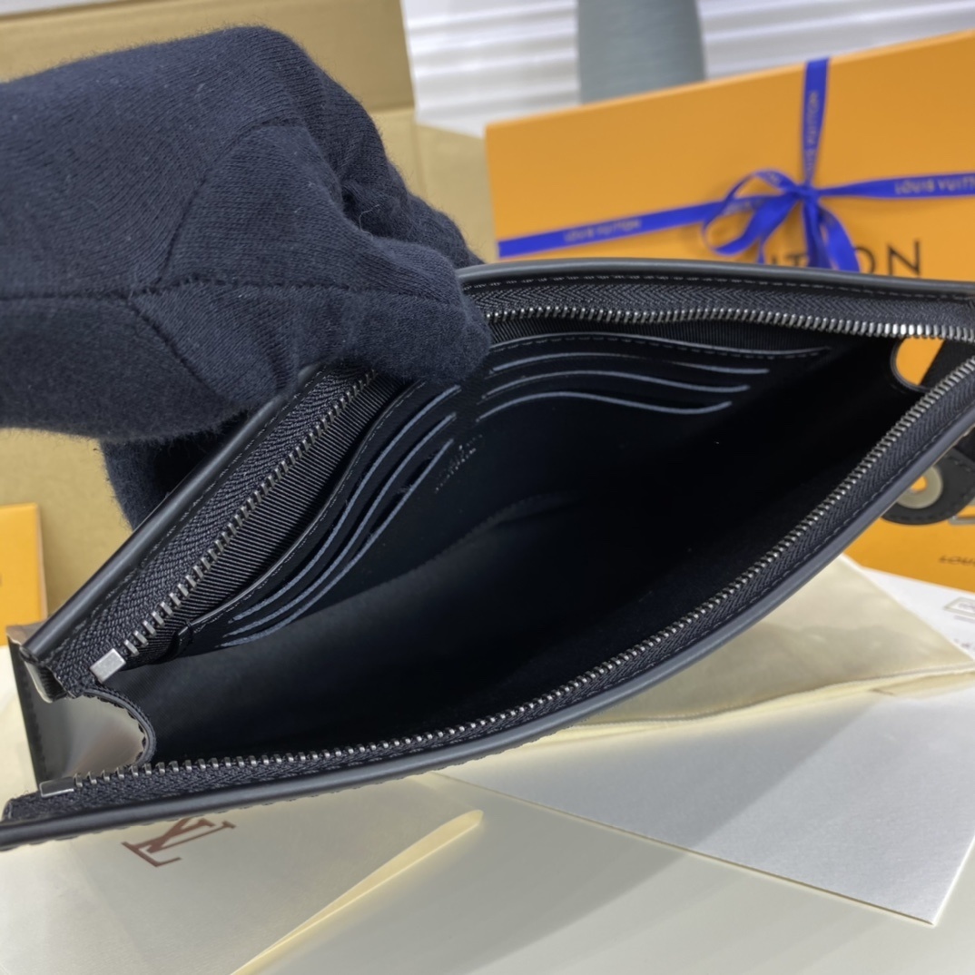 LV POCHETTE VOYAGE MM M61692DX