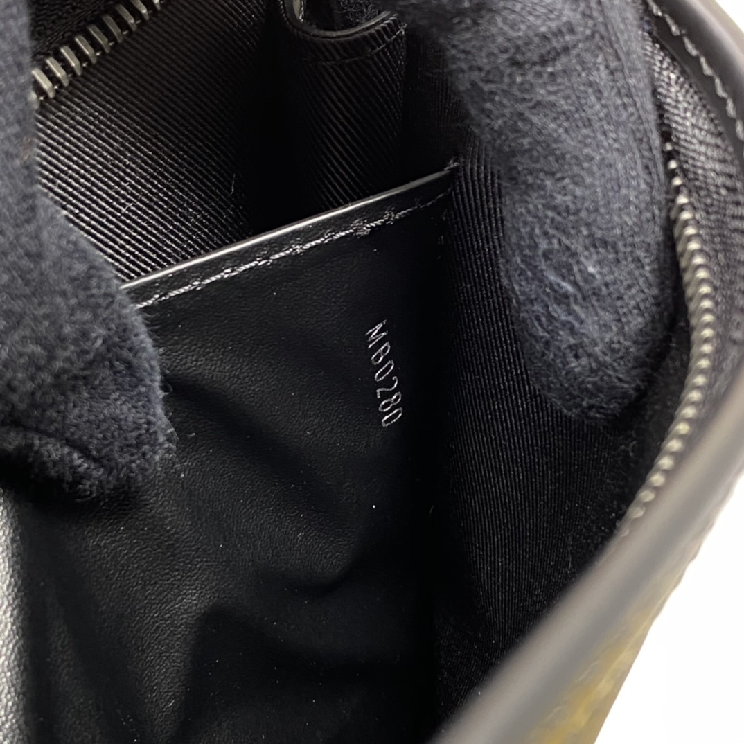 LV POCHETTE VOYAGE MM M61692DX