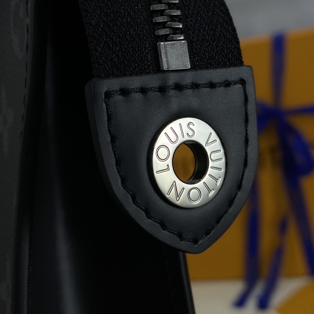 LV POCHETTE VOYAGE MM M61692DX