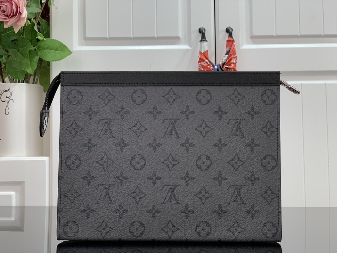 LV POCHETTE VOYAGE MM M69535