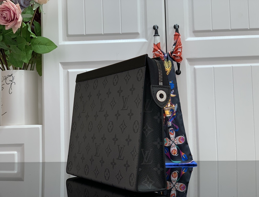 LV POCHETTE VOYAGE MM M69535