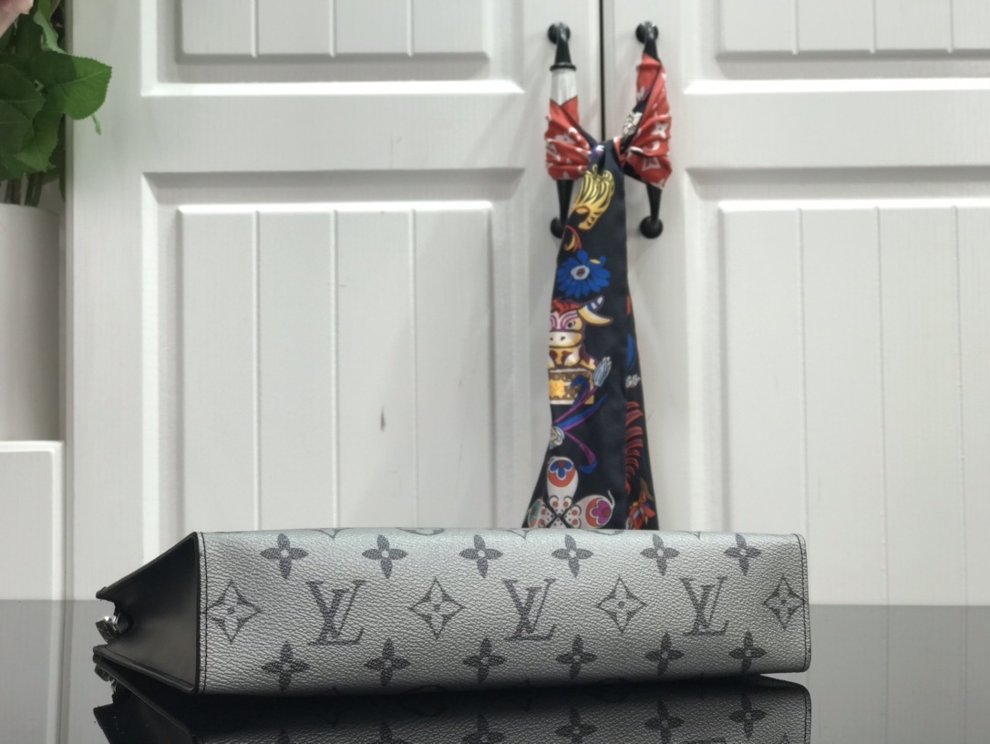 LV POCHETTE VOYAGE MM M69535