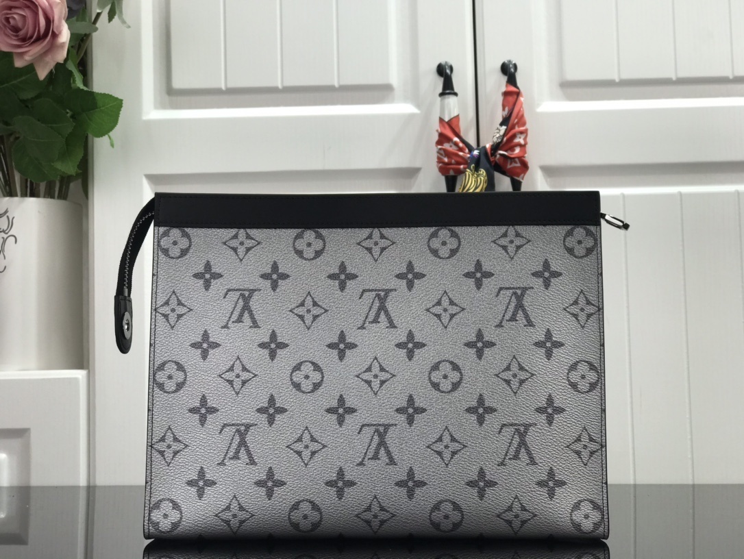 LV POCHETTE VOYAGE MM M69535