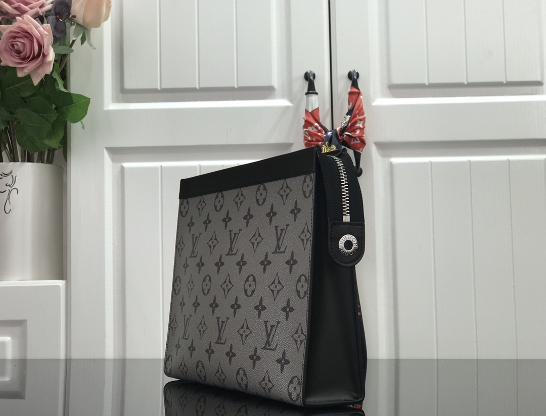 LV POCHETTE VOYAGE MM M69535