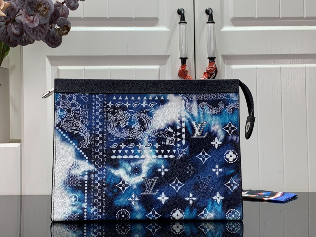 LV POCHETTE VOYAGE MM M81442