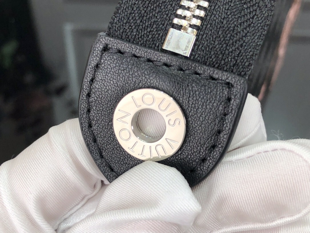 LV POCHETTE VOYAGE MM N64605