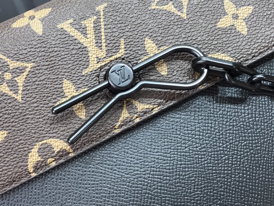 LV POCHETTE VOYAGE STEAMER M30583