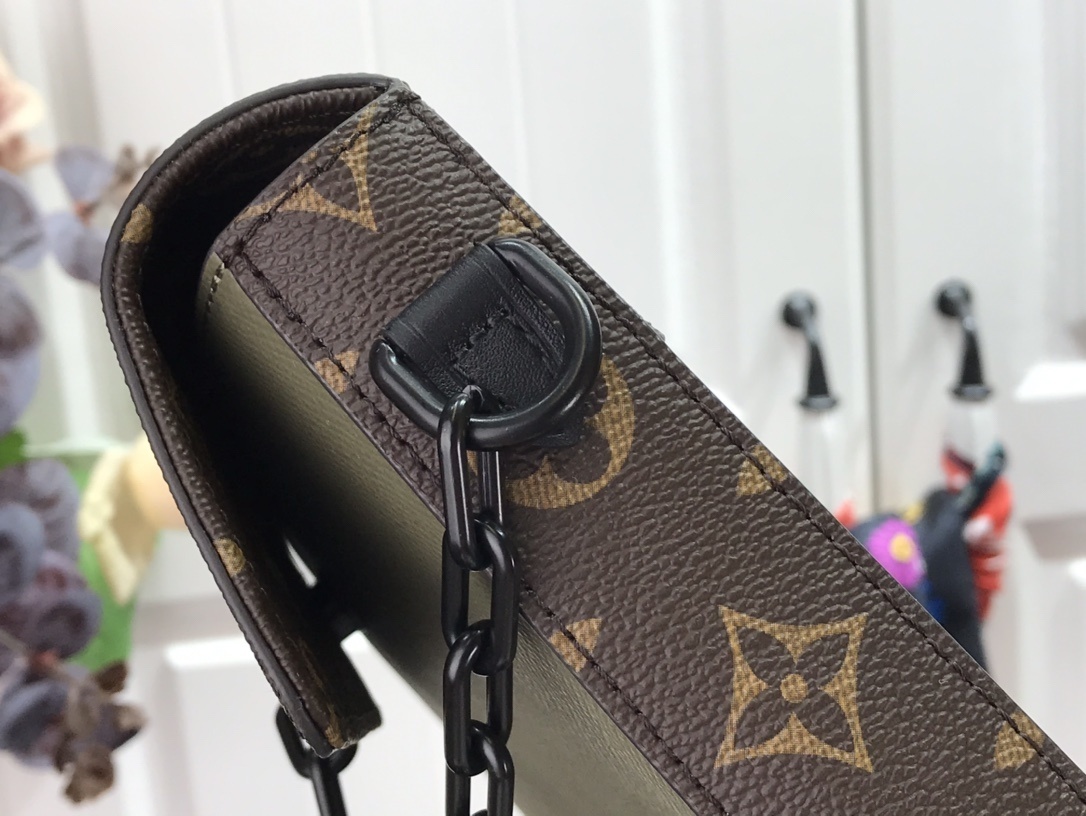 LV POCHETTE VOYAGE STEAMER M30583