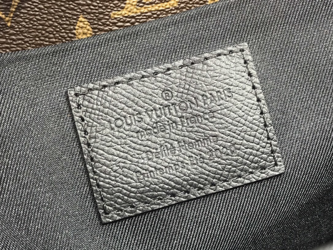 LV POCHETTE VOYAGE STEAMER M30583