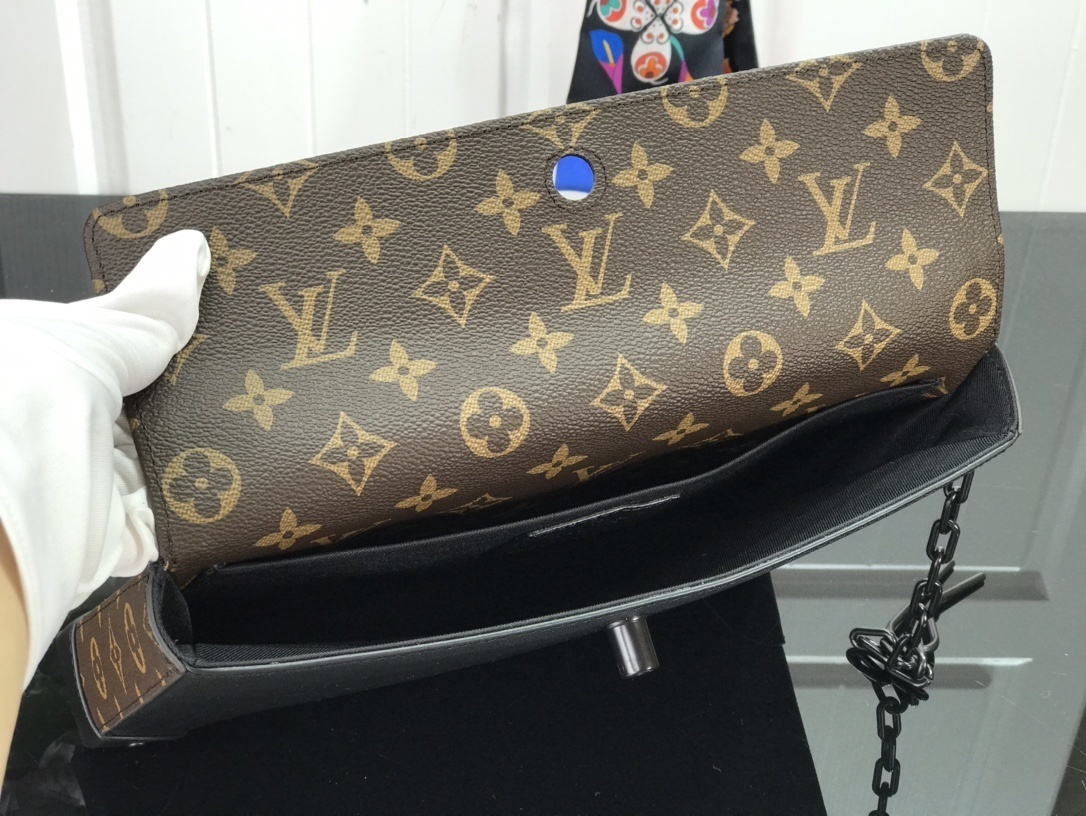 LV POCHETTE VOYAGE STEAMER M30583