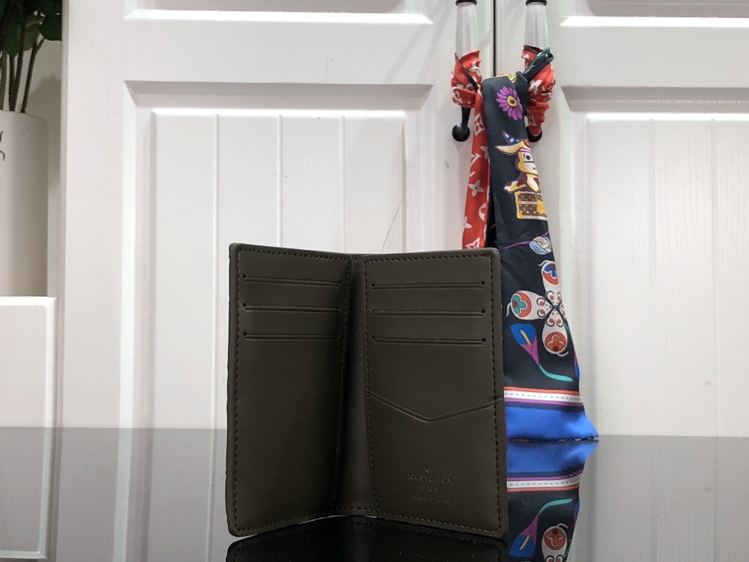 LV POCKER ORGANIZER SLENDER M80508