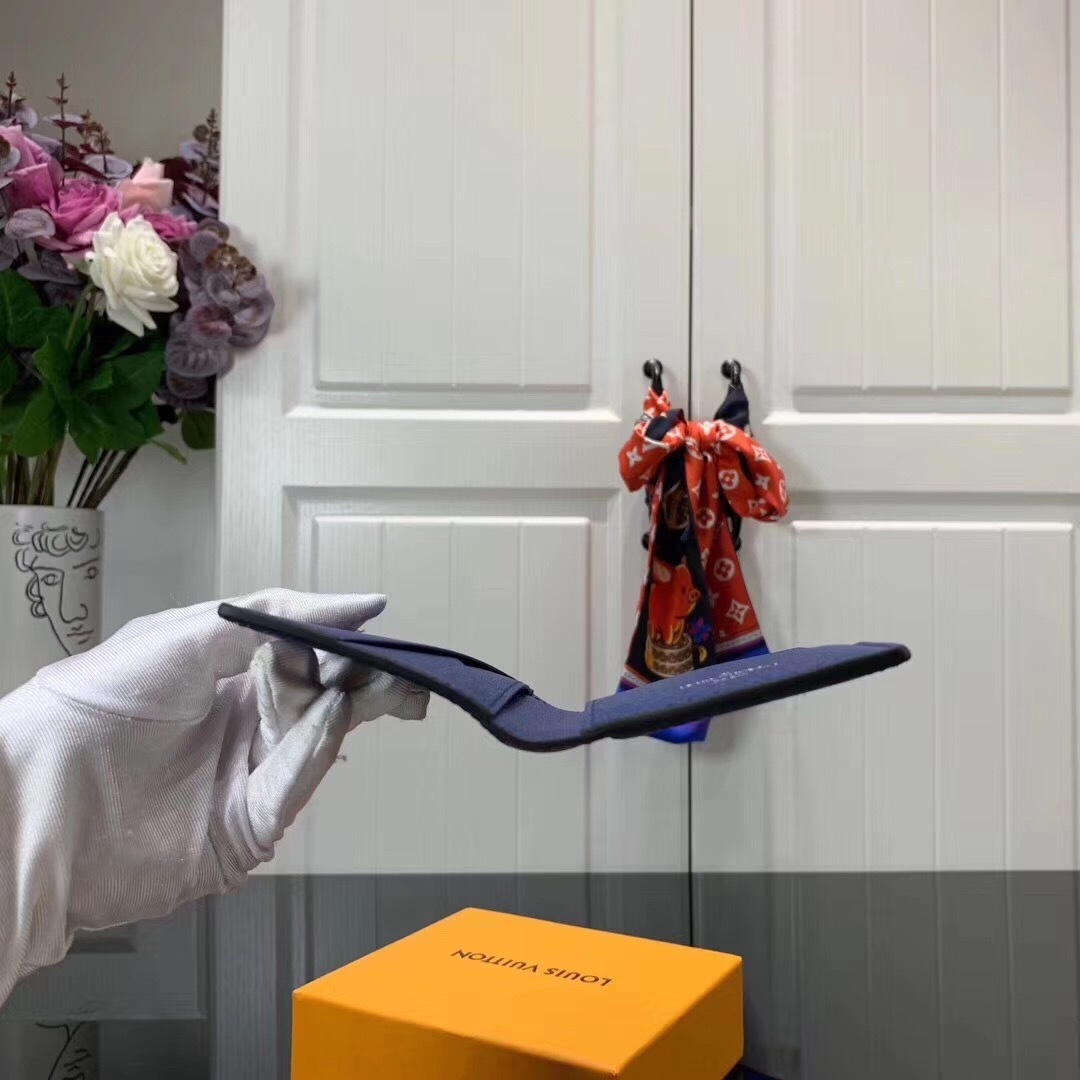 LV POCKET ORGANISER M30301