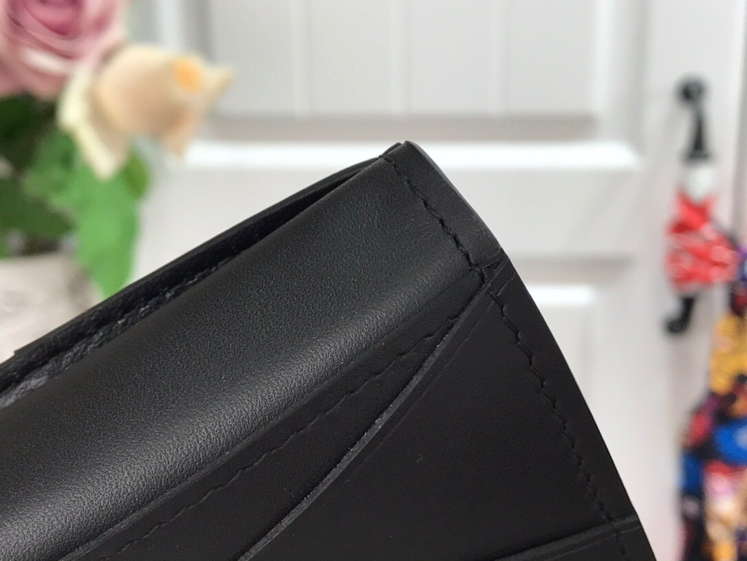 LV POCKET ORGANIZER M62899