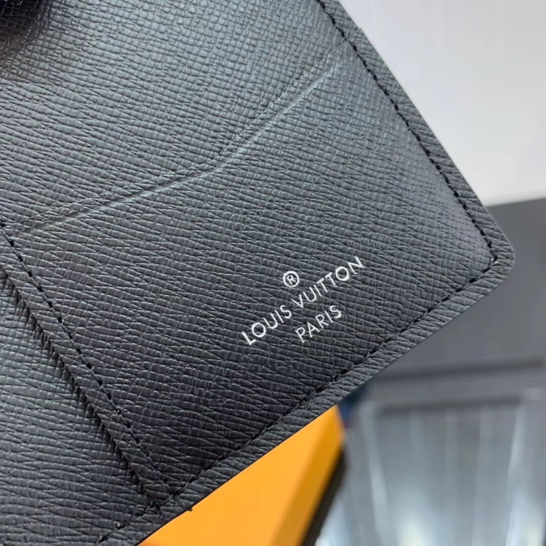 LV POCKET ORGANIZER M67818