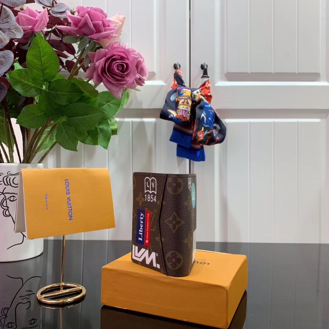 LV POCKET ORGANIZER M67818