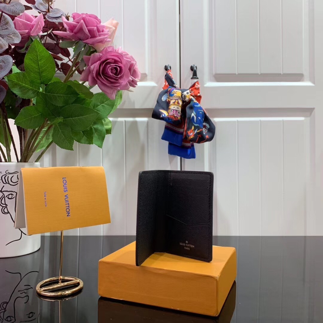 LV POCKET ORGANIZER M67818