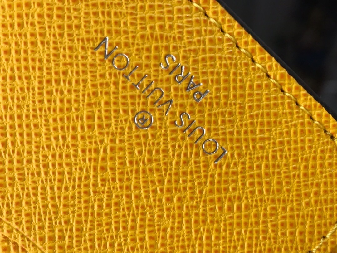 LV POCKET ORGANIZER M69250 