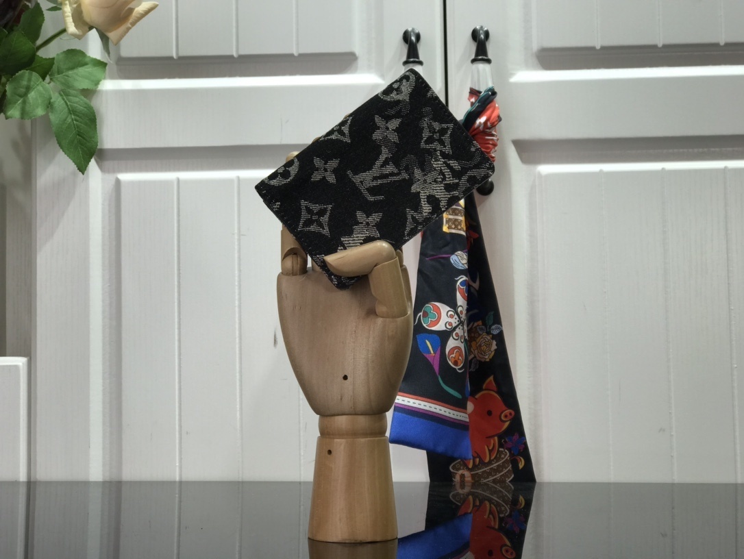 LV POCKET ORGANIZER M80025