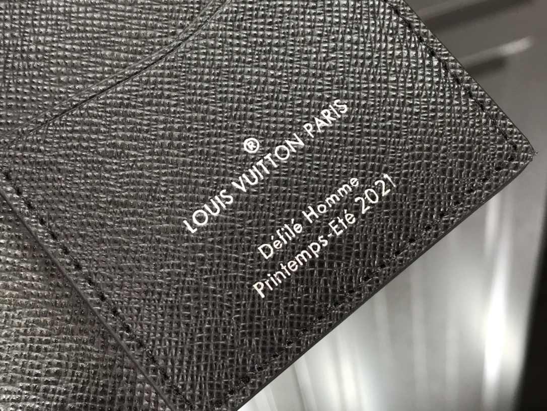 LV POCKET ORGANIZER M80170