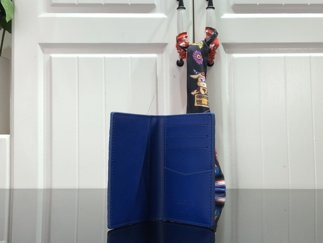 LV POCKET ORGANIZER M80585