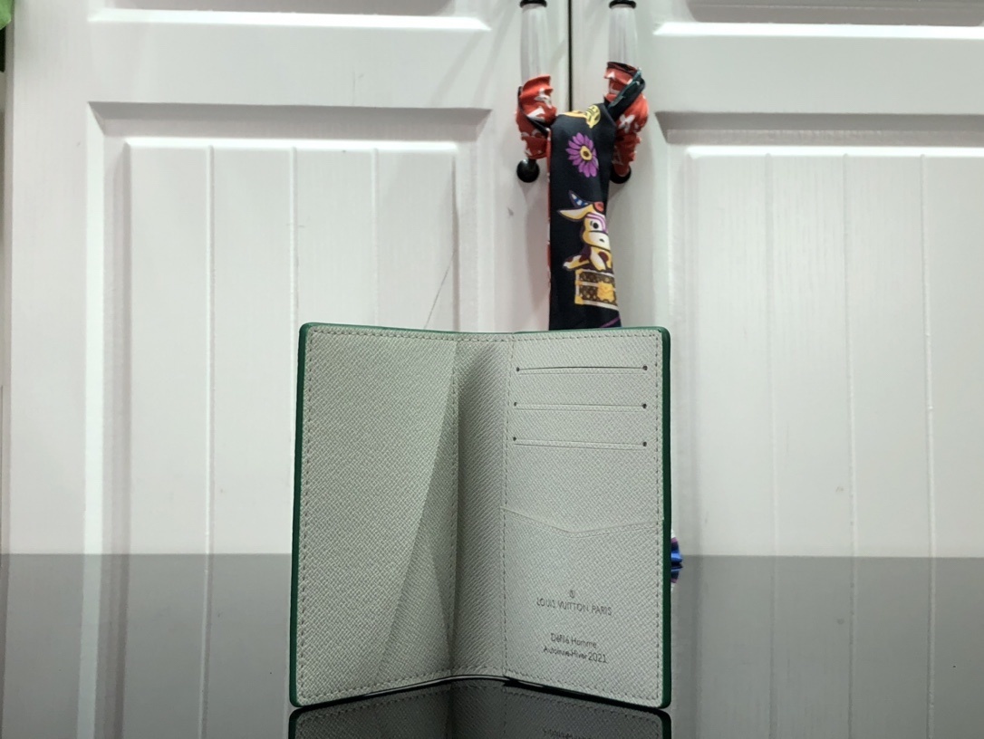 LV POCKET ORGANIZER M80798