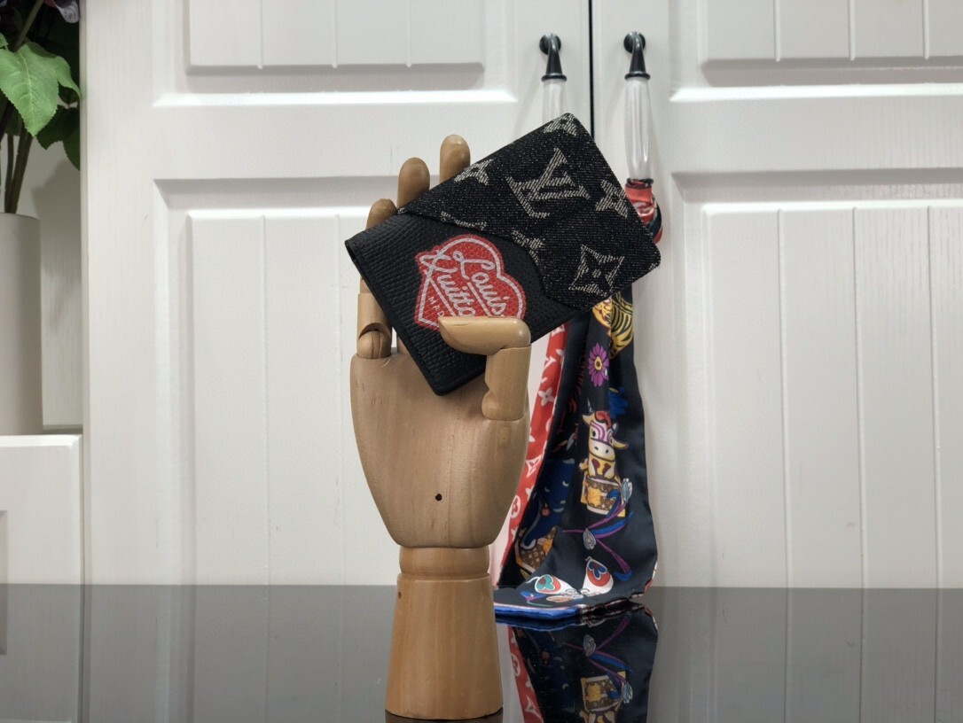 LV POCKET ORGANIZER M81015 