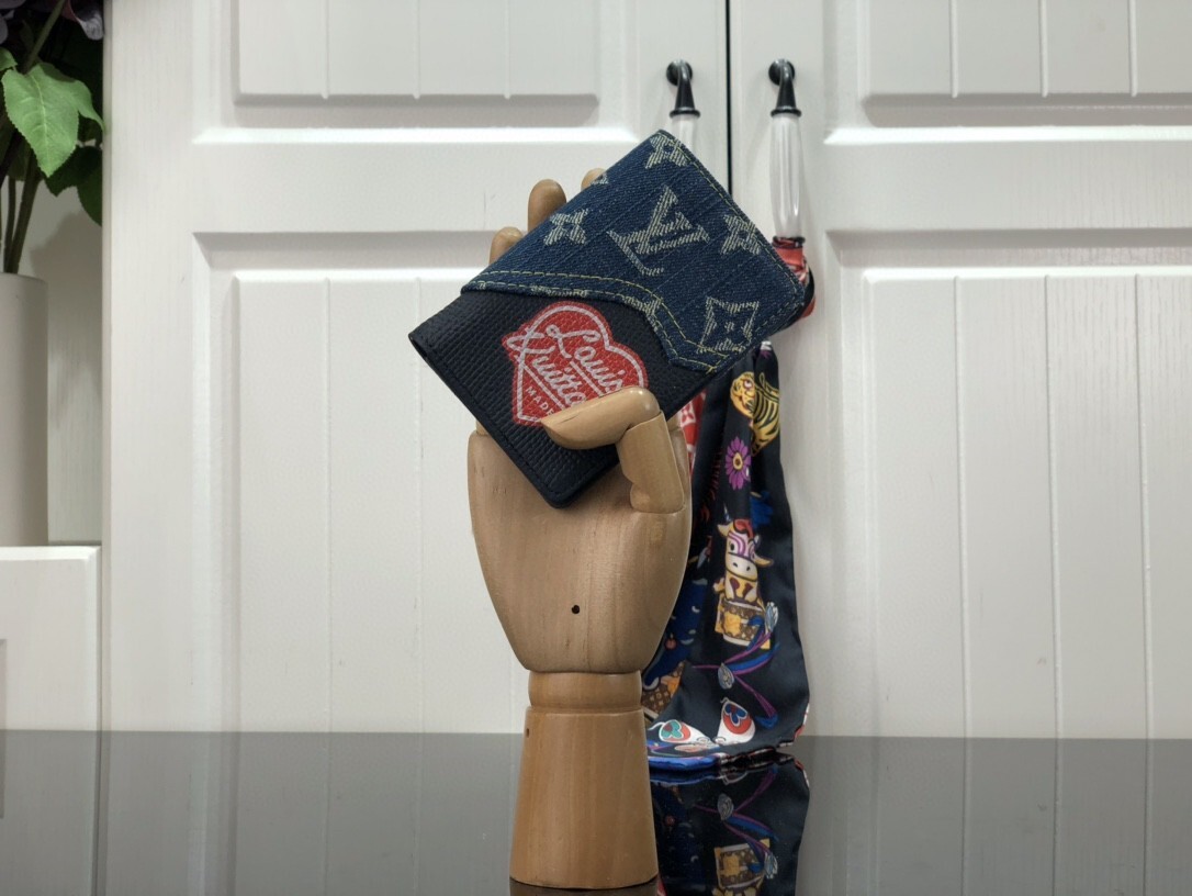 LV POCKET ORGANIZER M81015 